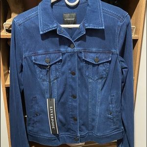 Women’s stretch denim jacket.